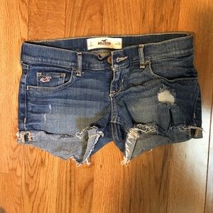 Hollister jean shorts. W 26