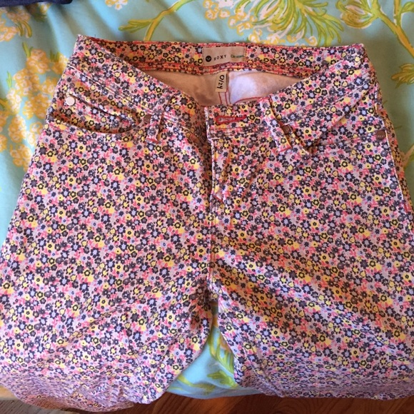 ROXY JEANS size 24/0 never worn !