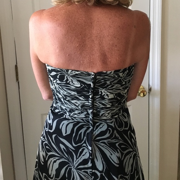 BCBG Tea Length Dreas - Picture 3 of 4