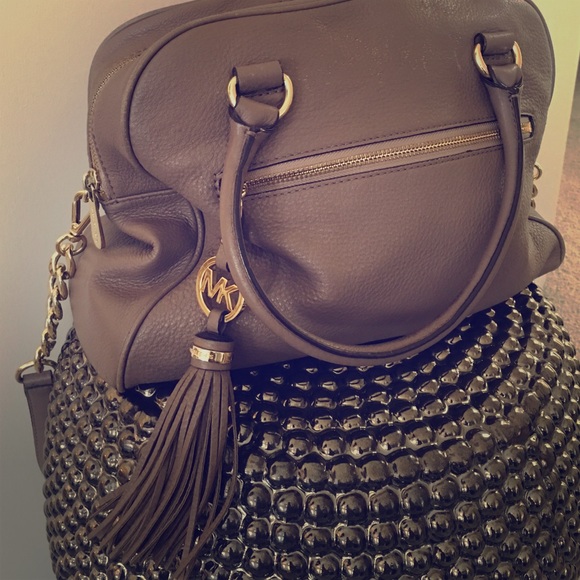 Michael Kors Handbags - 💰MAKE AND OFFER💰Authentic Michael Kors Handbag