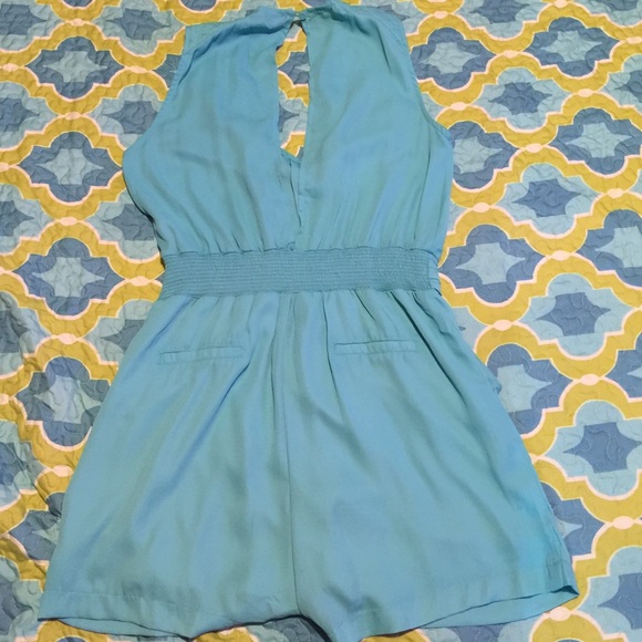 Short romper 👗 - Picture 2 of 2