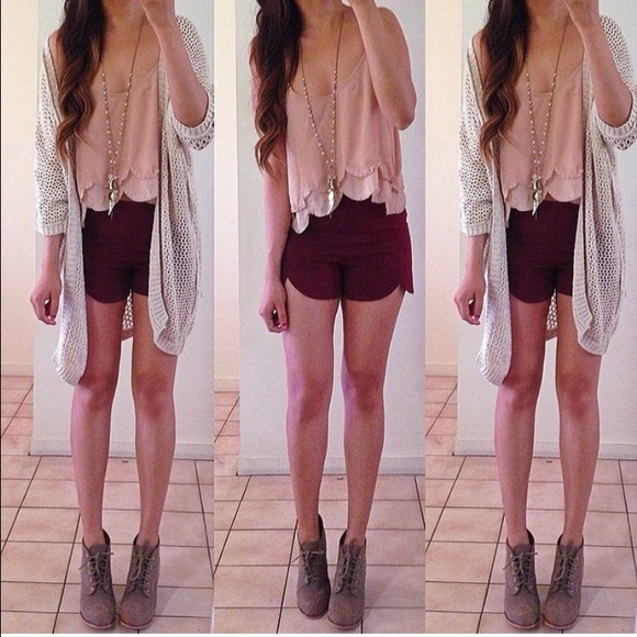 Brand new scalloped crop top - Picture 1 of 3
