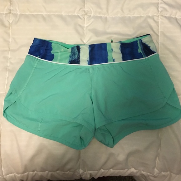 Super cute lulu lemon workout shorts!!!❤️