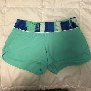 Super cute lulu lemon workout shorts!!!❤️