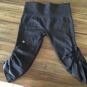 Lululemon crops size 4