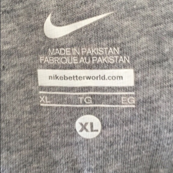 NEW NIKE SWEATER