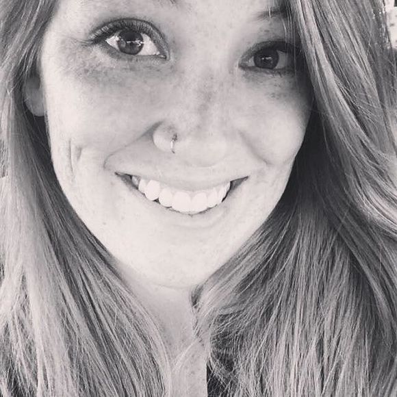 Meet your Posher, Tara - Picture 2 of 2