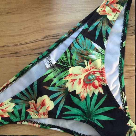 tropical bikini - Picture 3 of 3