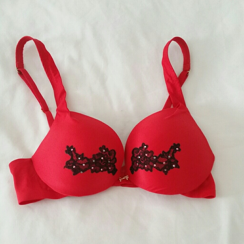 Victoria's Secret Red 32C Push Up Black Lace Gem