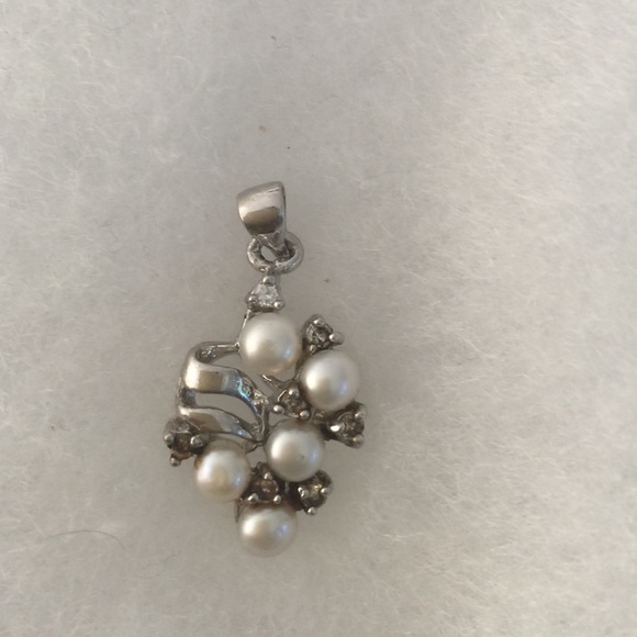 Perl pendent