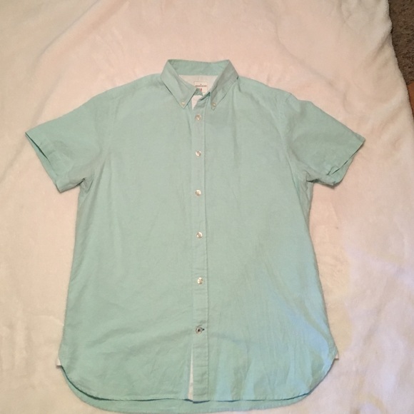 Short Sleeve Casual Button Up (M)
