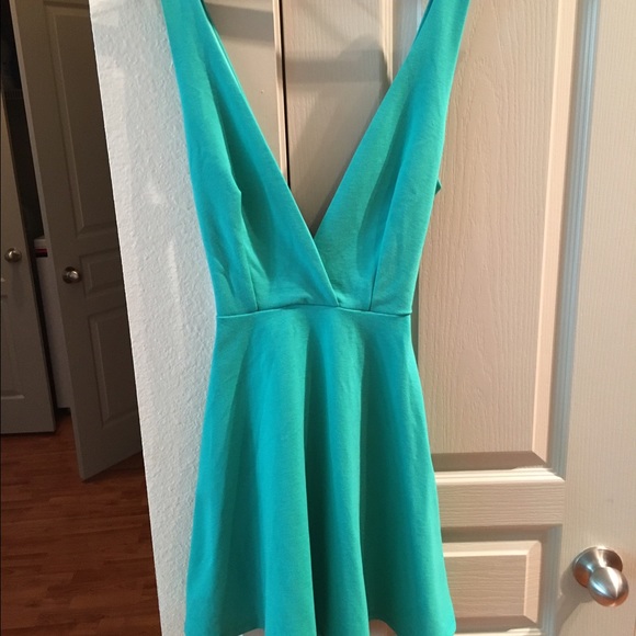 Green Swing Dress with criss-crossed back - Picture 1 of 3