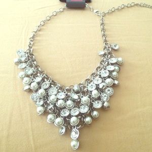 Gorgeous faux silver/diamond chain link necklace