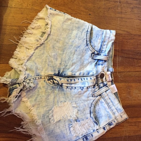 Denim distressed acid wash shorts.