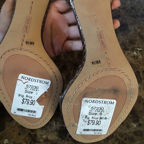 💋SOLD💋 Vince Camuto 'Court ' heels - Picture 3 of 4