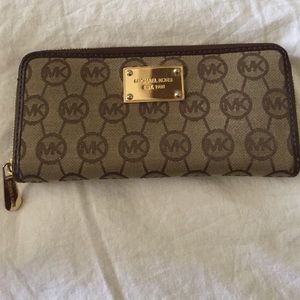 Michael Kors zip wallet