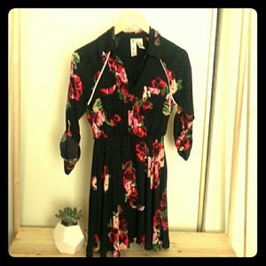 Retro floral print dress with collar and buttons