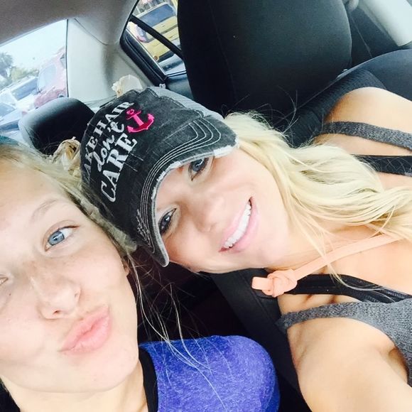 Meet your Posher, Nicole - Picture 1 of 1