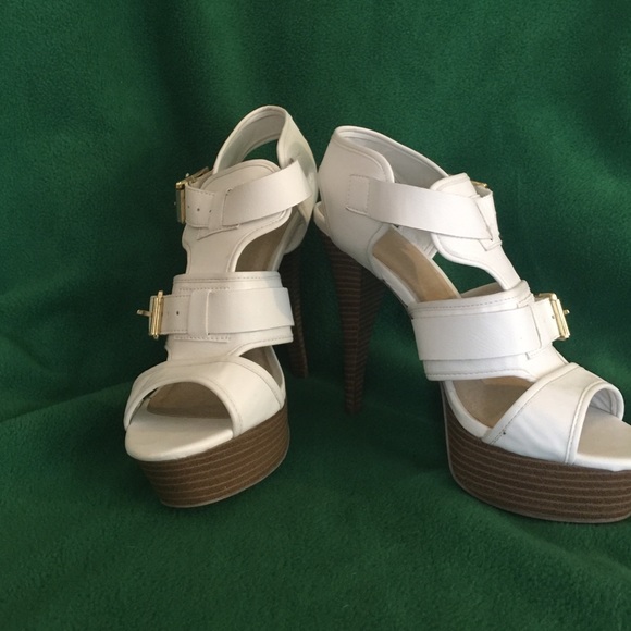 Size 8 mossimo heels - Picture 2 of 3