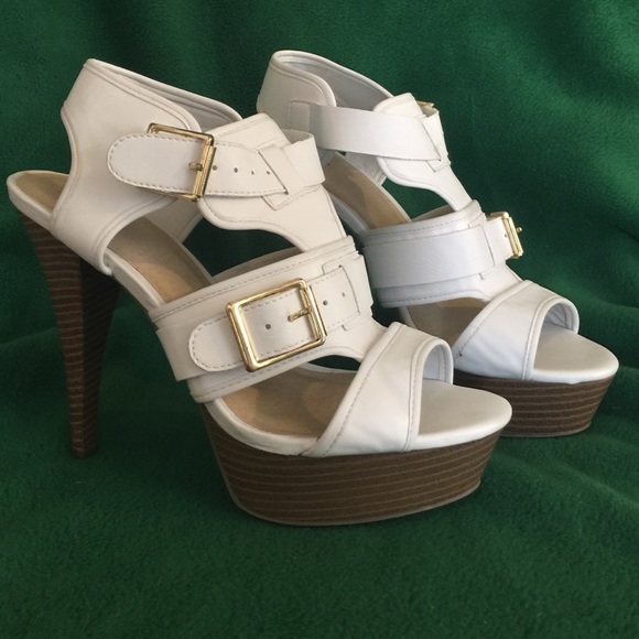 Size 8 mossimo heels - Picture 3 of 3