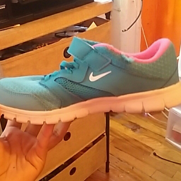 Nike sneakers - Picture 1 of 2