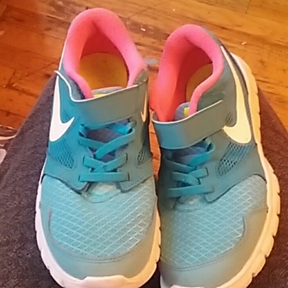 Nike sneakers - Picture 2 of 2