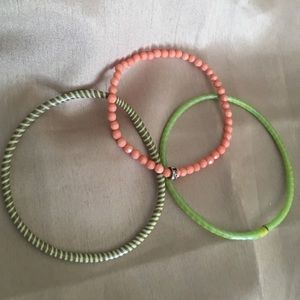 SET OF 3 BRACELETS 🌻