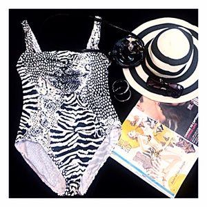 🆑 Animal print swimsuit by Calvin Klein