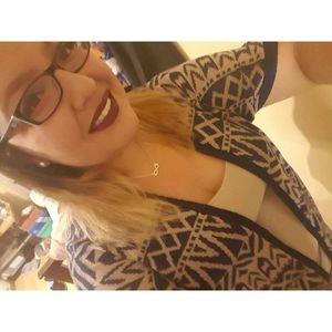 Meet your Posher, Casandra