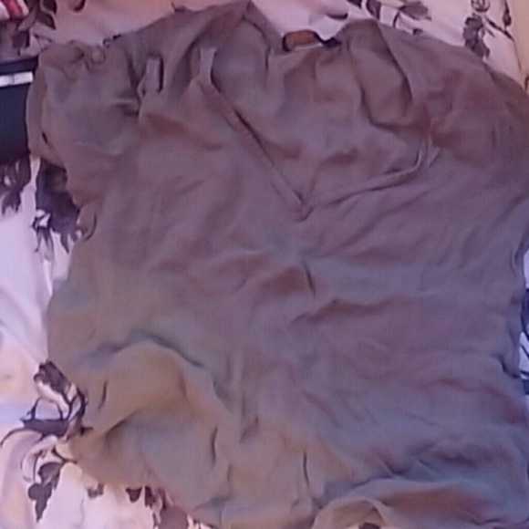 Polo olive green - Picture 2 of 2