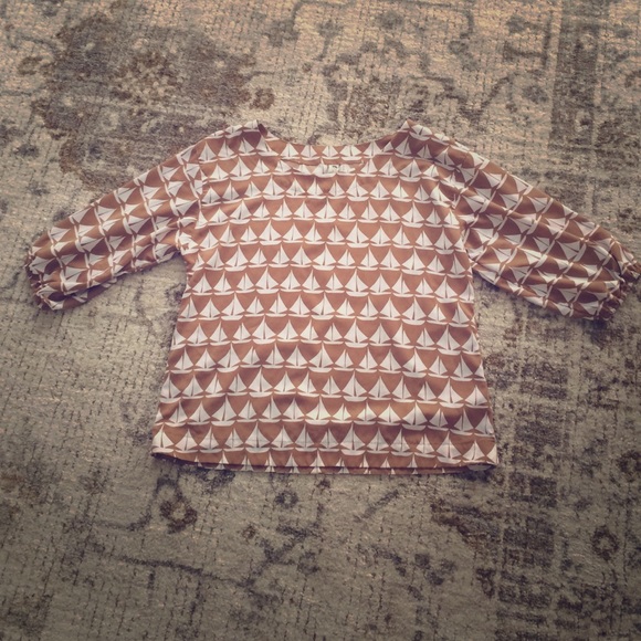 Camel and white sailboat top