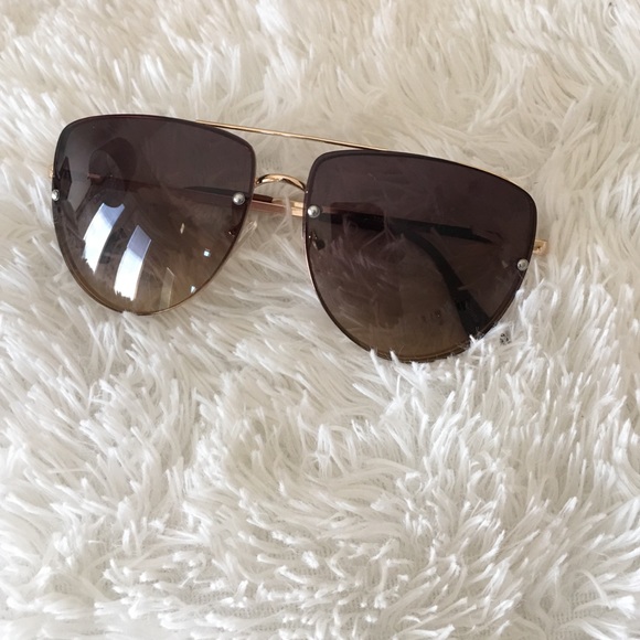 Accessories - Gold rimmed sunnies