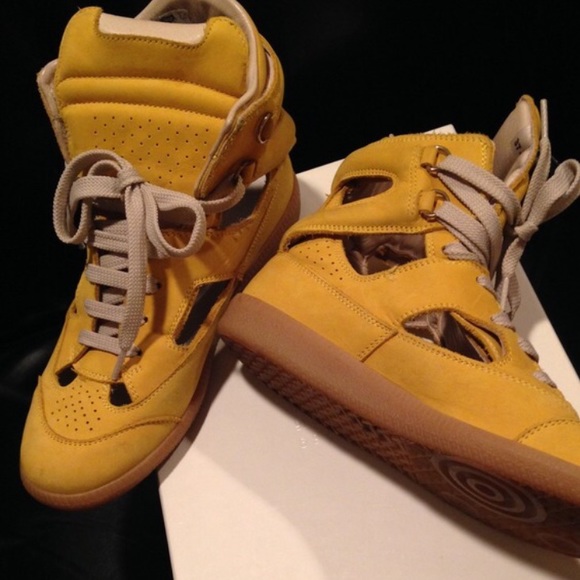 Beautiful Yellow suede margielas - Picture 1 of 2