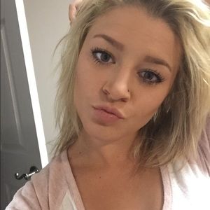 Meet your Posher, Courtney