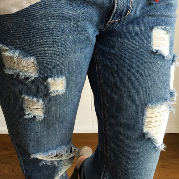 Sold• Super Cute Girlfriend Jeans - Picture 4 of 4