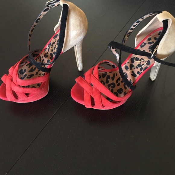 Sexy Jessica Simpson High Heels - Picture 2 of 4