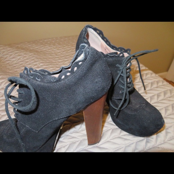 Betsey Johnson Platform Heels - Picture 3 of 4