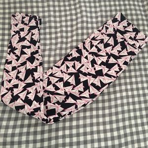 LuLaRoe paper airplane leggings 💕