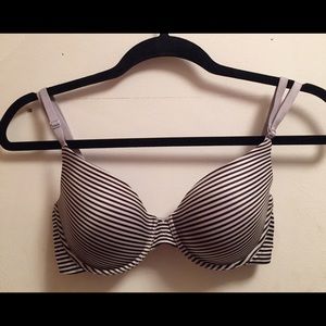 Victoria's Secret T Shirt Uplift Demi Bra