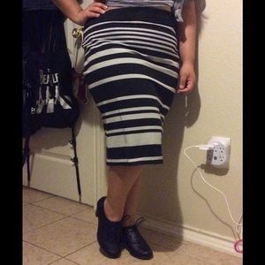 Old Navy Black & Gray Striped Pencil Skirt