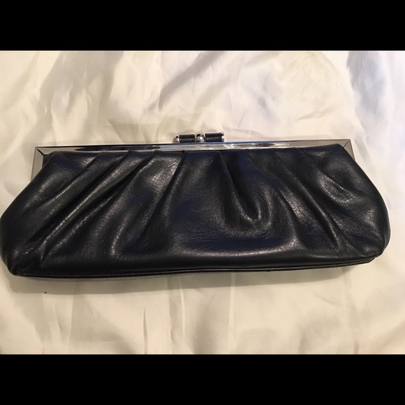 Black clutch