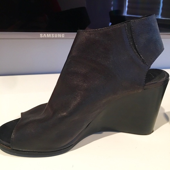 STEVEN by Steve Madden Black Open Toe Wedges