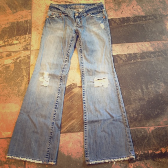American Eagle distressed jeans!