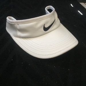 NWOT NIKE GOLF VISOR