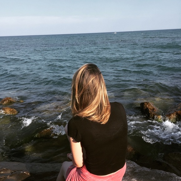 Meet your Posher, Elizabeth 💕 - Picture 2 of 3