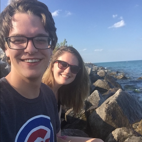 Meet your Posher, Elizabeth 💕 - Picture 3 of 3