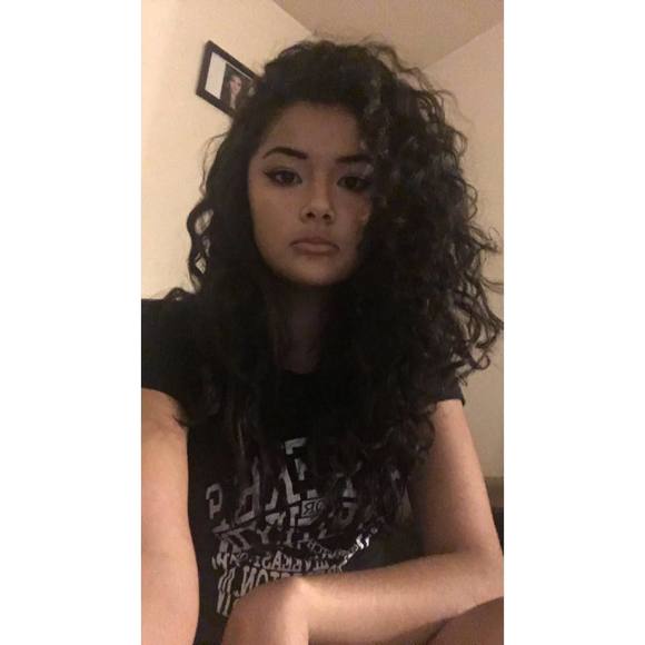 Meet your Posher, Denisse - Picture 1 of 1