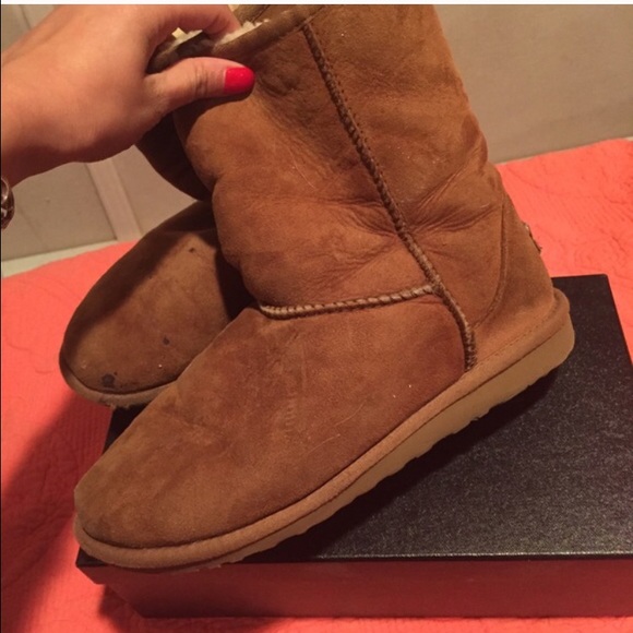 Loved Classic Short Uggs w. a little life still - Picture 2 of 3