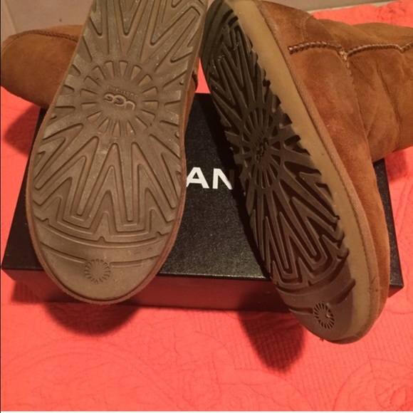Loved Classic Short Uggs w. a little life still - Picture 3 of 3