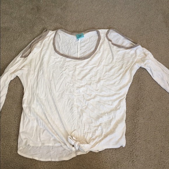White shoulder cutout 3 quarter sleeve top